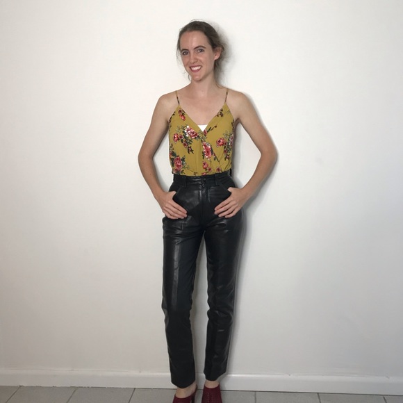 Beautiful Floral Romper 🌺 - Picture 5 of 5